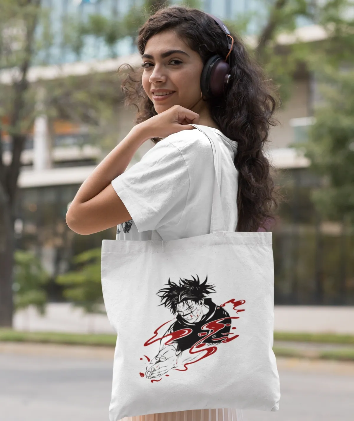 Woman Carrying Choso Jujutsu Kaisen White Totebag – Practical and Stylish Woman carrying Choso Jujutsu Kaisen white totebag